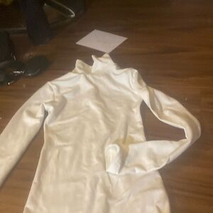 White jumper withh zipper in the back